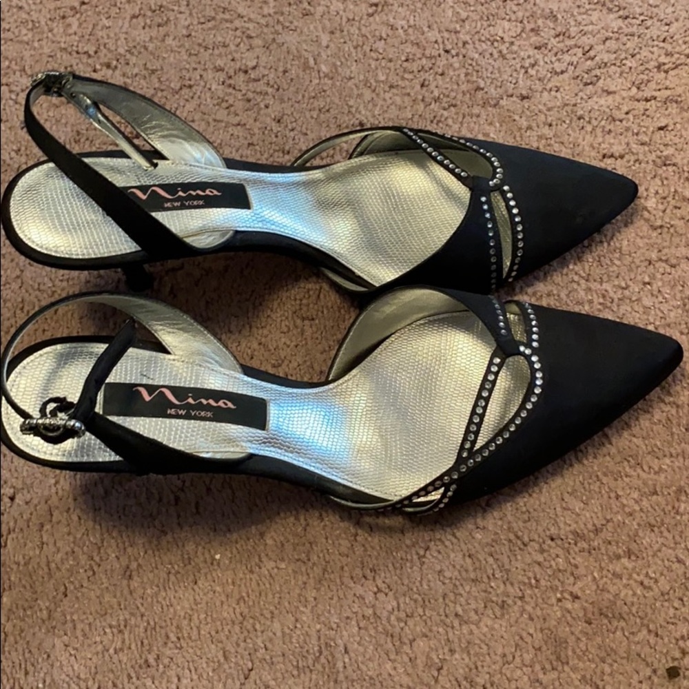Lightly : Barely Used Small Heel - image 2